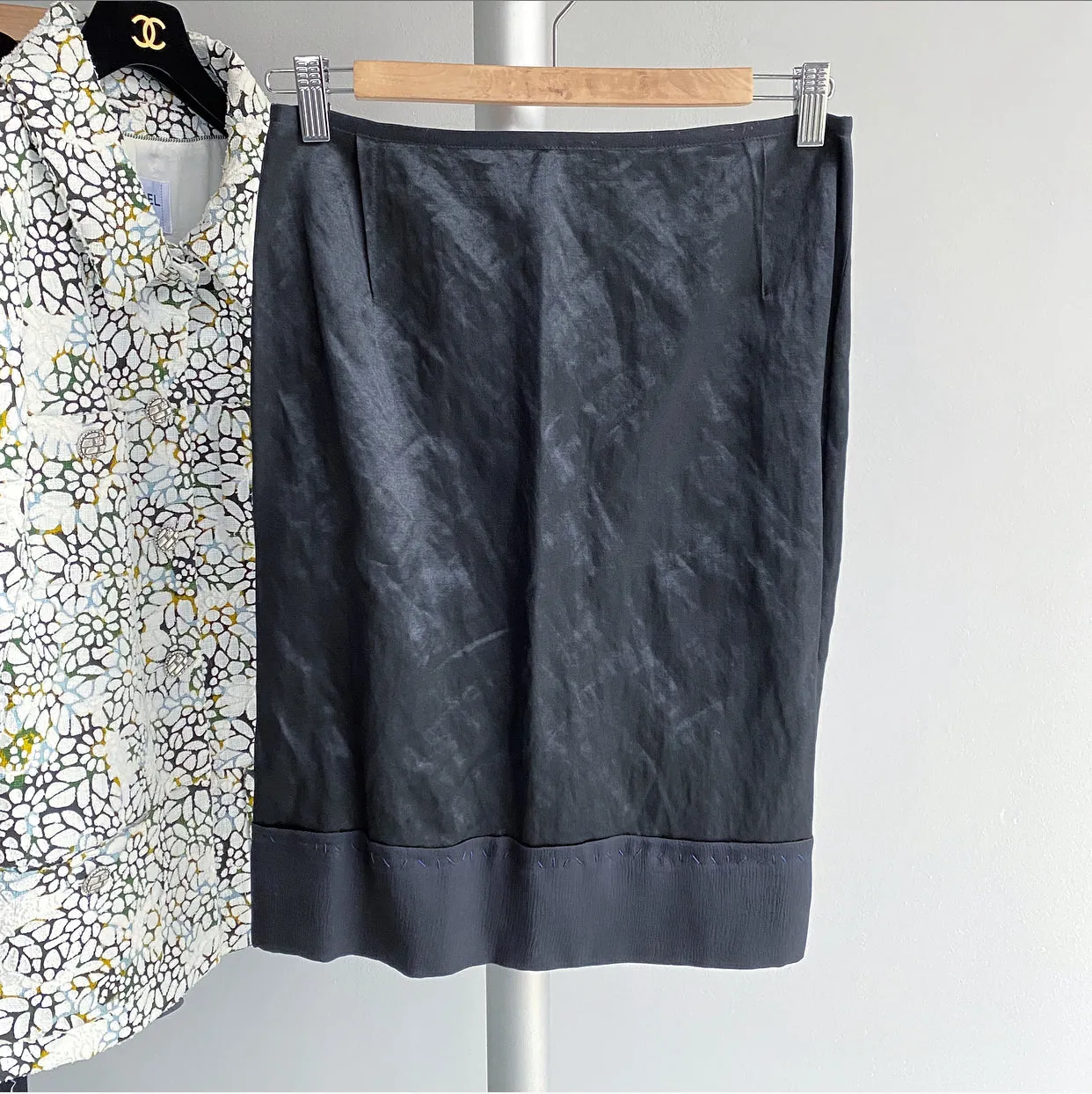 Lanvin Black Satin Wrinkle Pencil Skirt with Silk Hem - FR36 / 4